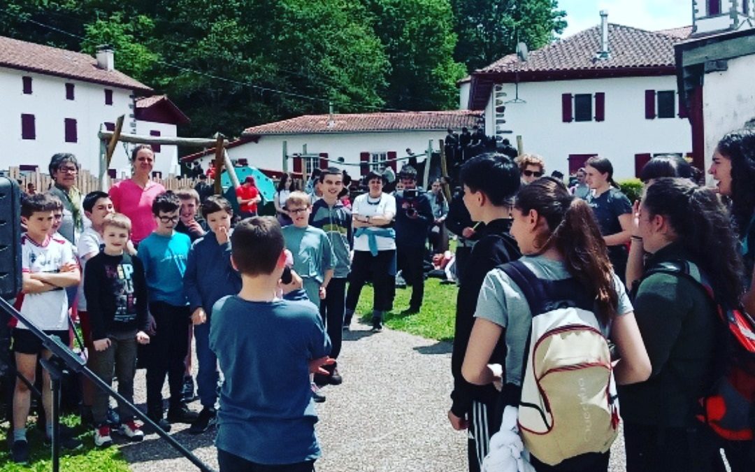 Jovenes-visitan-Amerikanoenea